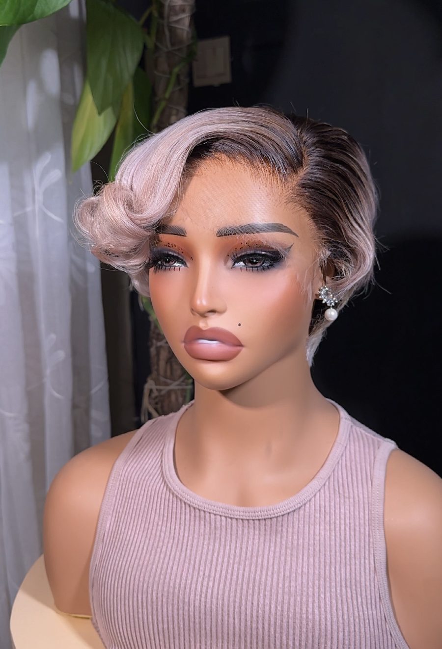 Mini frontal light grey pixie